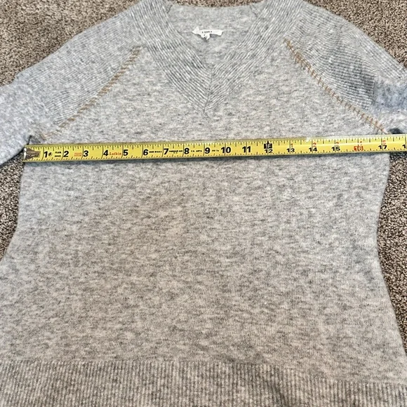 A loves a women Sweater small - Picture 6 of 10